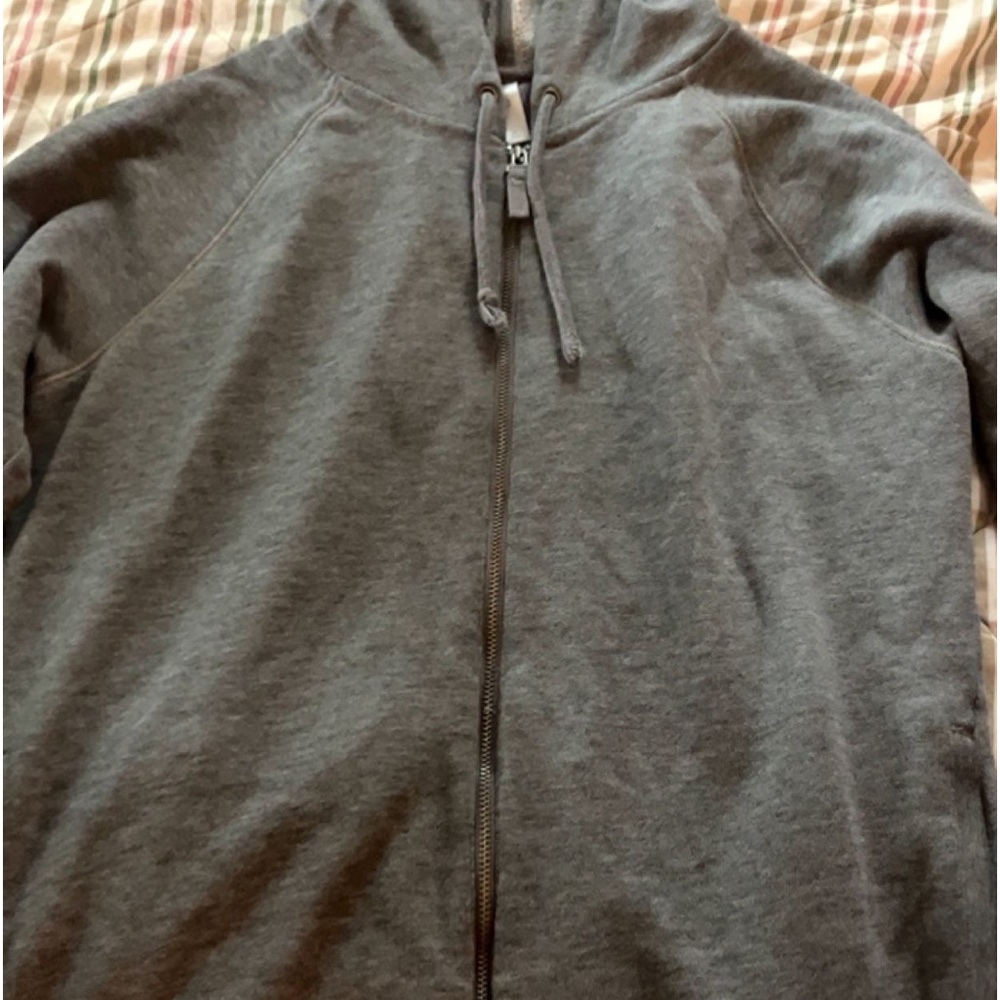 gap body fit grey size medium zip up hoodie